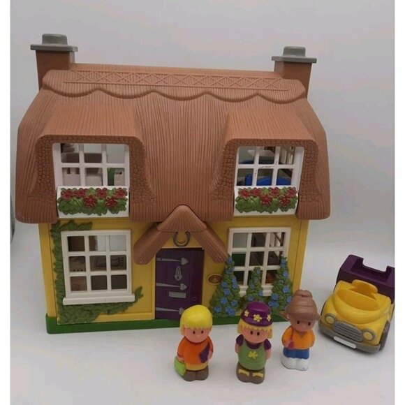 Step 2 Cottage Main Street Village Doll House Car & 3 Figures Lights Sounds - Picture 1 of 12